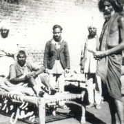 1953-Bhagat-ji-with-patients
